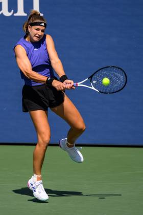 2024 US Open Tennis Championships at the USTA Billie Jean King National Tennis Centre Featuring: Karolina Muchova Where: Queens, New York, United States When: 27 Aug 2024 Credit: David Lobel INSTARimages EDITORIAL USE ONLY. NOT FOR USE BY NEWSPAPERS BASED IN THE UK. Copyright: xDavidxLobelx instar54062228