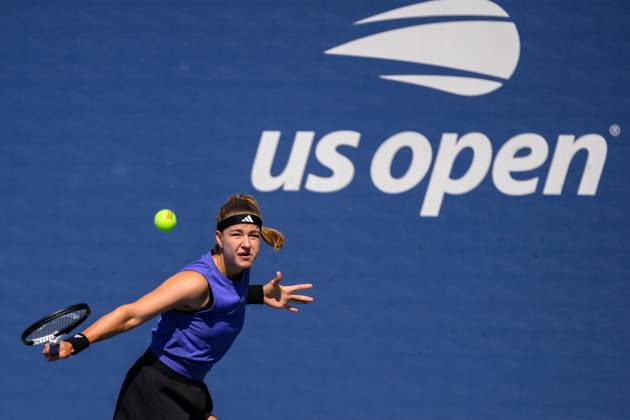 2024 US Open Tennis Championships at the USTA Billie Jean King National Tennis Centre Featuring: Karolina Muchova Where: Queens, New York, United States When: 27 Aug 2024 Credit: David Lobel INSTARimages EDITORIAL USE ONLY. NOT FOR USE BY NEWSPAPERS BASED IN THE UK. Copyright: xDavidxLobelx instar54062230