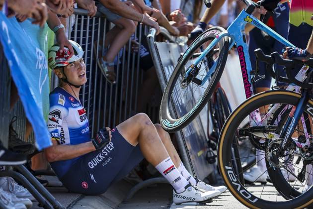 Belgian Tim Merlier of Soudal Quick-Step sits on the ground after crashing during the sprint of the first stage of the Renewi Tour multi-stage cycling race, from Riemst to Bilzen (163,6 km) on Wednesday 28 August 2024. The five-day race takes place in Belgium and the Netherlands. DAVIDxPINTENS x99251448x