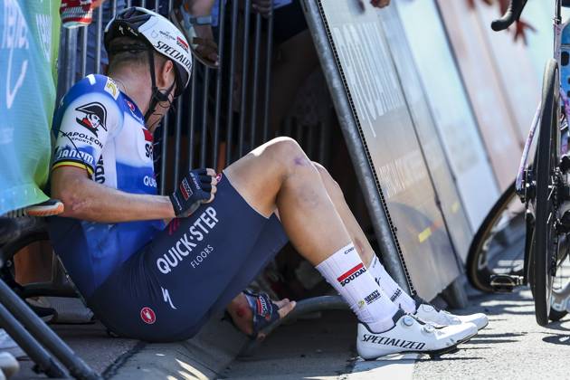 Belgian Tim Merlier of Soudal Quick-Step sits on the ground after crashing during the sprint of the first stage of the Renewi Tour multi-stage cycling race, from Riemst to Bilzen (163,6 km) on Wednesday 28 August 2024. The five-day race takes place in Belgium and the Netherlands. DAVIDxPINTENS x99251865x