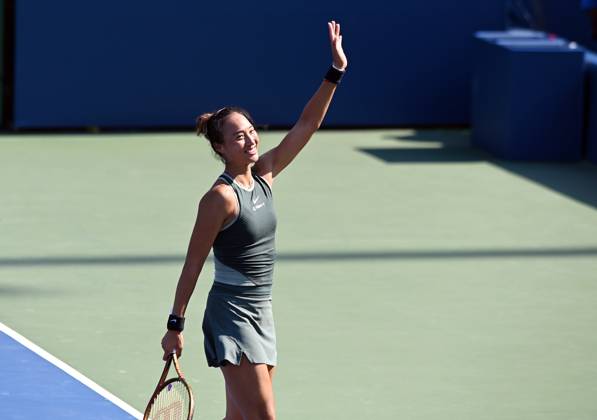 (240829) -- NEW YORK, Aug. 29, 2024 -- Zheng Qinwen of China celebrates after the women s singles second round match against Erika Andreeva of Russia at the 2024 US Open tennis championships in New York, the United States, on Aug. 28, 2024. ) (SP)U.S.-NEW YORK-TENNIS-US OPEN-WOMEN S SINGLES LixRui 