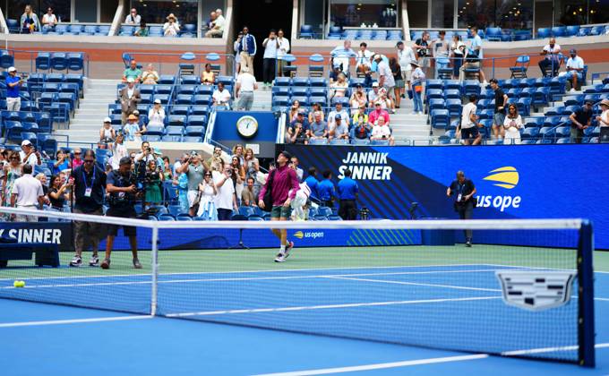 Jannik Sinner gets cheered onto court for his second round match US Open Championships 2024, Day Four, Flushing Meadows, New York, USA - 29 Aug 2024  Copyright: xJavierxGarcia Shutterstockx 14673163b