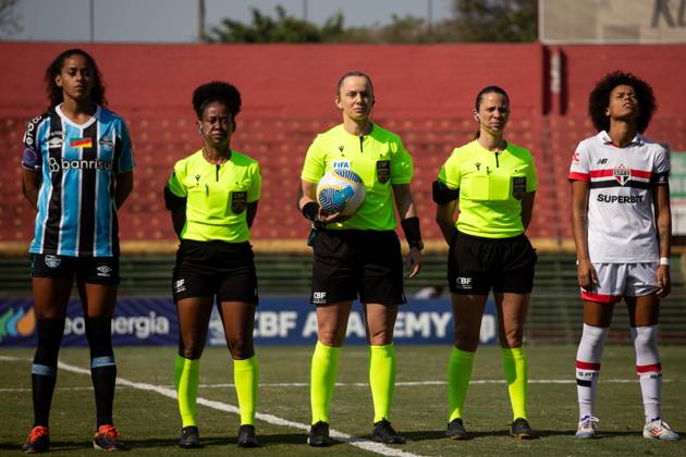 São Paulo x Grêmio Feminino SÃO PAULO, SP - 29.08.2024: SÃO PAULO X GRÊMIO FEMININO - Refereeing of the match between São Paulo and Grêmio, valid for the quarter-finals of the Brazilian Women& 39;s Football Championship and held on the afternoon of this Thursday (29) at the Canindé Stadium in São Paulo, SP. (Photo: Rodilei Morais Fotoarena) x2602311x RodileixMorais