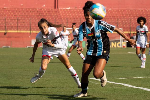 São Paulo x Grêmio Feminino SÃO PAULO, SP - 29.08.2024: SÃO PAULO X GRÊMIO FEMININO - Ariel Godoi (São Paulo) and Raissa Bahia (Grêmio) during the match between São Paulo and Grêmio, valid for the quarter-finals of the Brazilian Women& 39;s Football Championship and held on the afternoon of this Thursday (29) at the Canindé Stadium in São Paulo, SP. (Photo: Rodilei Morais Fotoarena) x2602321x RodileixMorais