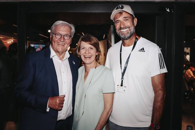 Bilder des Jahres 2024, Sport 08 August Sport Themen der Woche KW35 Sport Bilder des Tages PARALYMPICS - Paralympic Summer Games 2024 PARIS,FRANCE,29.AUG.24 - PARALYMPICS - Paralympic Summer Games Paris 2024, Austria House. Image shows Frank-Walter Steinmeier (Germany) with Elke Büdenbender and Juergen Klopp.  GEPAxpictures xPatrickxSteiner