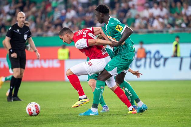 SOCCER - UEFA EL, Rapid vs Braga VIENNA,AUSTRIA,29.AUG.24 - SOCCER - UEFA Europa League, qualification, SK Rapid Wien vs Sporting Club de Braga. Image shows Amine El Ouazzani (Braga) and Serge-Philippe Raux-Yao (Rapid). GEPAxpictures xPhilippxBrem