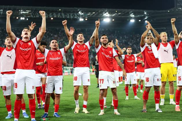SOCCER - UEFA EL, Rapid vs Braga VIENNA,AUSTRIA,29.AUG.24 - SOCCER - UEFA Europa League, qualification, SK Rapid Wien vs Sporting Club de Braga. Image shows the rejoicing of Braga. GEPAxpictures xArminxRauthner