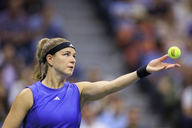 August 29, 2024, Flushing Meadows, New York, USA: Karolina Muchova tosses the ball to serve during her match against Naomi Osaka on Day 4 in the 2024 US Open held at the USTA Billie Jean King National Tennis Center on Thursday August 29, 2024 in the Flushing neighborhood of the Queens borough of New York City. JAVIER ROJAS PI Flushing Meadows USA - ZUMAp124 20240829_zaa_p124_114 Copyright: xJavierxRojasx