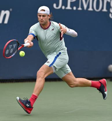 Zizou Bergs of Belgium plays against Flavio Cobolli of Italy during the Men s Singles: Round 2 of the U.S. Open tennis tournament at USTA Billie Jean King National Tennis Center, New York, NY, August 29, 2024. (Photo by Anthony Behar Sipa USA) ANTHONYxBEHAR  x0757899786stx
