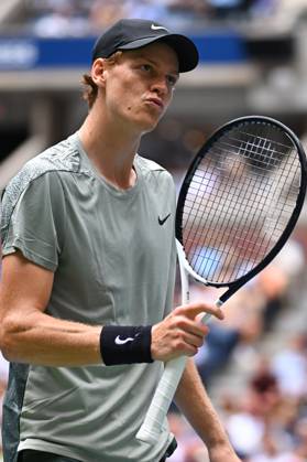 Sport Bilder des Tages US Open - Second Round Jannik Sinner (ITA) during his second round match at the 2024 US Open at Billie Jean National Tennis Center in New York City, NY, USA, on August 29, 2024. Photo by Corinne Dubreuil ABACAPRESS.COM New York City NY United States  Copyright: xDubreuilxCorinne ABACAx
