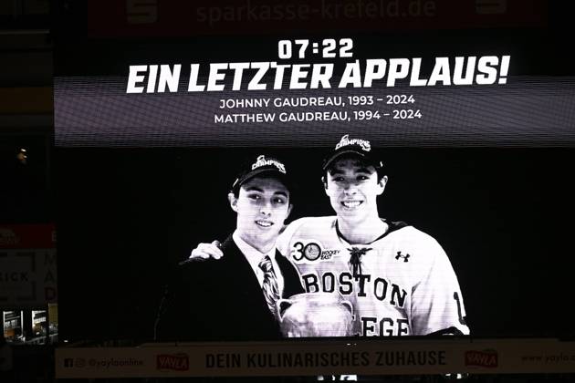 Ice Hockey DEL 24 25 Timocom NRW Cup Krefeld Pinguine vs Iserlohn Roosters on 31 8 2024 at the Yayla Arena in Krefeld A last round of applause for the deceased Gaudreau brothers wd