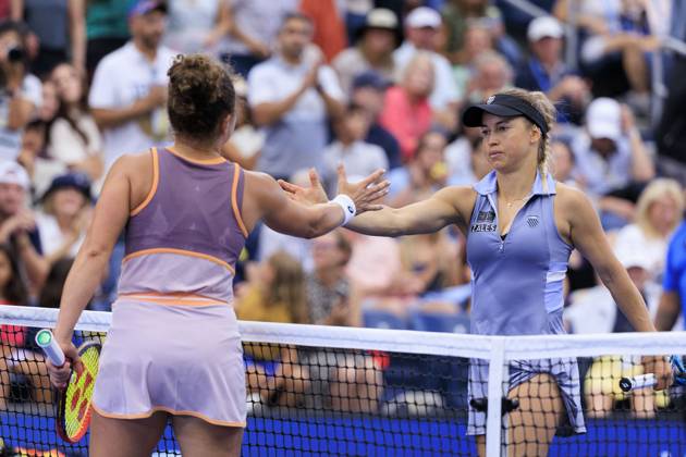 August 31, 2024, Flushing Meadows, New York, USA: Jasmine Paolini shakes hands with Yulia Putintseva after winning her match on Day 6 of the 2024 US Open held at the USTA Billie Jean King National Tennis Center on Saturday August 31, 2024 in the Flushing neighborhood of the Queens borough of New York City. JAVIER ROJAS PI Flushing Meadows USA - ZUMAp124 20240831_zaa_p124_032 Copyright: xJavierxRojasx