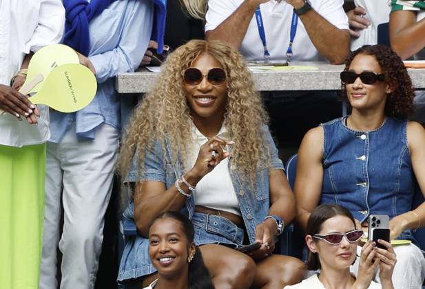 Serena Williams watches Jannik Sinner of Italy defeat Christopher O Connell of Australia in the third round in Arthur Ashe Stadium of the 2024 US Open Tennis Championships in at the USTA Billie Jean King National Tennis Center on Saturday, August 31, 2024 in New York City.  NYP20240831106 JOHNxANGELILLO