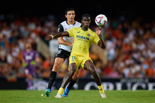 Valencia CF v Villarreal CF - LaLiga EA Sports Thierno Barry of Villarreal CF competes for the ball with Cesar Tarrega of Valencia CF during the LaLiga EA Sports match between Valencia CF and Villarreal CF at Mestalla stadium in Valencia, Spain, on August 31, 2024. Valencia Spain  Copyright: xDavidxAliagax originalFilename:aliaga-valencia240831_npZcJ
