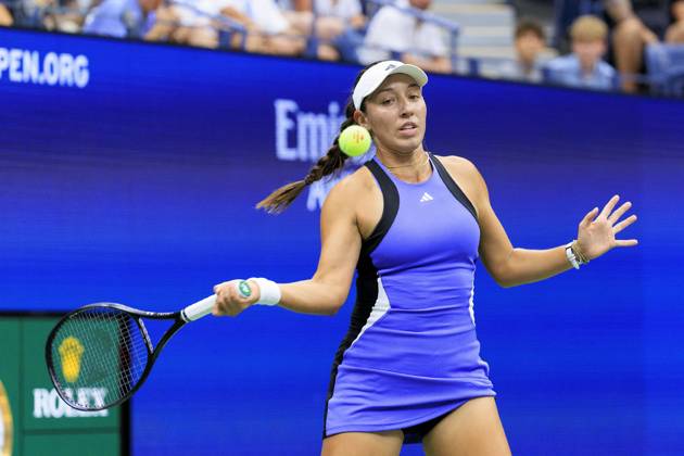 August 31, 2024, Flushing Meadows, New York, USA: JESSICA PEGULA hits a forehand during Day 6 of her match against J. Bouzas Maneiro in the 2024 US Open held at the USTA Billie Jean King National Tennis Center. Flushing Meadows USA - ZUMAp124 20240831_zaa_p124_059 Copyright: xJavierxRojasx