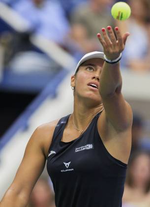 August 31, 2024, Flushing Meadows, New York, USA: Jessica Bouzas Maneiro serves during Day 6 of her match against Jessica Pegula in the 2024 US Open held at the USTA Billie Jean King National Tennis Center. Flushing Meadows USA - ZUMAp124 20240831_zaa_p124_061 Copyright: xJavierxRojasx