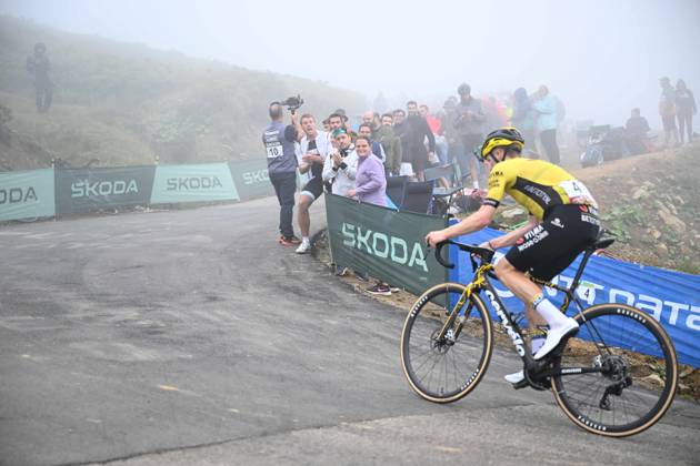 01-09-2024 Vuelta A Espana; Tappa 15 Infiesto - Cuitu Negru; 2024, Visma - Lease A Bike; Kruijswijk, Steven; Cuitu Negru;