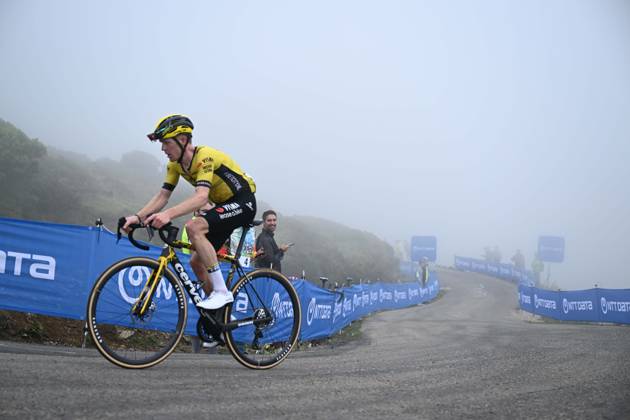 01-09-2024 Vuelta A Espana; Tappa 15 Infiesto - Cuitu Negru; 2024, Visma - Lease A Bike; Kruijswijk, Steven; Cuitu Negru;