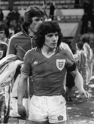 Soccer, International match, Germany England 2 1 in Munich, 22 02 1978, Kevin Keegan England comes onto the pitch HM