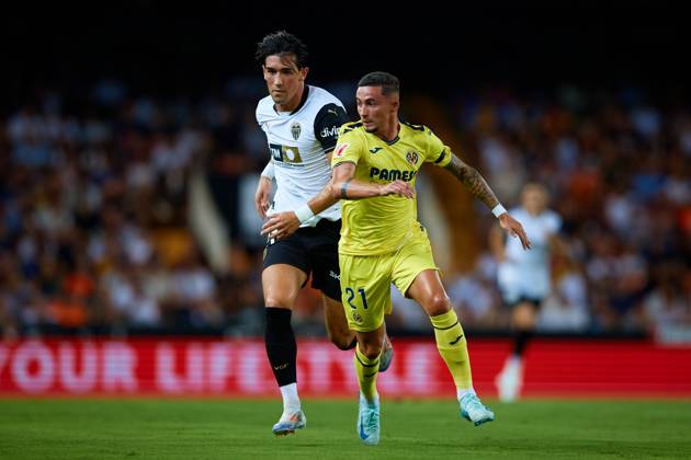 Valencia CF v Villarreal CF - La Liga EA Sports Yeremy Pino (R) of Villarreal CF runs next to Jesus Vazquez of Valencia CF during the LaLiga EA Sports match between Valencia CF and Villarreal CF at Mestalla stadium in Valencia, Spain, on August 31, 2024. Valencia Spain Copyright: xDavidxAliagax originalFilename:aliaga-valencia240831_npXDU