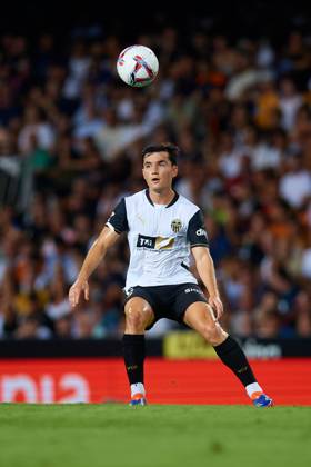Valencia CF v Villarreal CF - La Liga EA Sports Hugo Guillamon of Valencia CF is in action during the LaLiga EA Sports match between Valencia CF and Villarreal CF at Mestalla stadium in Valencia, Spain, on August 31, 2024. Valencia Spain  Copyright: xDavidxAliagax originalFilename:aliaga-valencia240831_npEZj