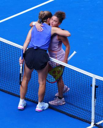 Karolina Muchova defeats Jasmine Paolini and hugs her at the net US Open Championships 2024, Day Eight, Flushing Meadows, New York, USA - 02 Sep 2024  Copyright: xJavierxGarcia Shutterstockx 14686680c