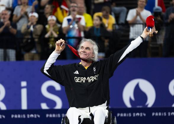 Paris 2024, Paralympics, Badminton, Thomas Wandschneider während Siegerehrung