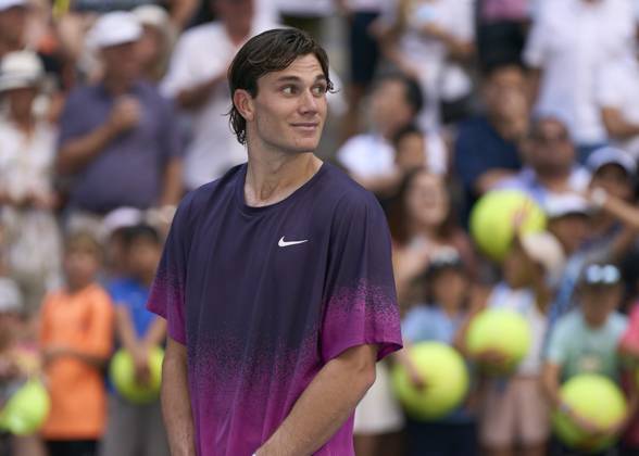 US Open Tennis 2024 Jack Draper of Great Britain smiles as he looks at his box after playing Tomas Machac of the Czech Republic in round four on Armstrong Stadium at the 2024 US Open Tennis Championships at the National Tennis centre, New York, New York, 2 September 2024., Credit:Peter van den Berg Avalon USA, New York, New York, National Tennis Centre  Copyright: xPeterxvanxdenxBergx xAvalonx 0904210309