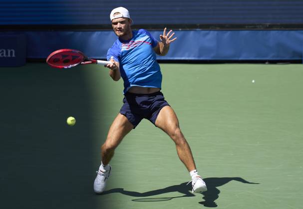 US Open Tennis 2024 Tomas Machac of the Czech Republic plays a forehand against Jack Draper of Great Britain during round four on Armstrong Stadium at the 2024 US Open Tennis Championships at the National Tennis centre, New York, New York, 2 September 2024., Credit:Peter van den Berg Avalon USA, New York, New York, National Tennis Centre  Copyright: xPeterxvanxdenxBergx xAvalonx 0904210320