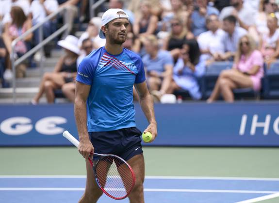 US Open Tennis 2024 Tomas Machac of the Czech Republic reacts against Jack Draper of Great Britain during round four on Armstrong Stadium at the 2024 US Open Tennis Championships at the National Tennis centre, New York, New York, 2 September 2024., Credit:Peter van den Berg Avalon USA, New York, New York, National Tennis Centre  Copyright: xPeterxvanxdenxBergx xAvalonx 0904210350
