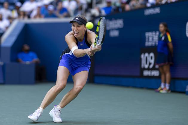 Caroline Wozniacki of Denmark returns a ball to Beatriz Haddad Maia of Brazil in the fourth round in Arthur Ashe Stadium of the 2024 US Open Tennis Championships at the USTA Billie Jean King National Tennis Center on Monday, September 2, 2024 in New York City.  NYP20240902503 COREYxSIPKIN
