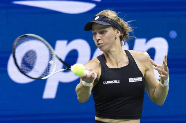 Liudmila Samsonova of Russia returns a ball to Iga Swiatek of Poland in the fourth round in Arthur Ashe Stadium of the 2024 US Open Tennis Championships at the USTA Billie Jean King National Tennis Center on Monday, September 2, 2024 in New York City.  NYP20240902532 COREYxSIPKIN
