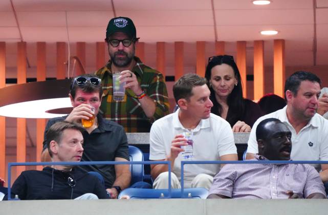 Jason Sudeikis drinks a Honey Deuce, a cocktail synonymous with the US Open US Open Championships 2024, Day Eight, Flushing Meadows, New York, USA - 02 Sep 2024  Copyright: xJavierxGarcia Shutterstockx 14686680dm