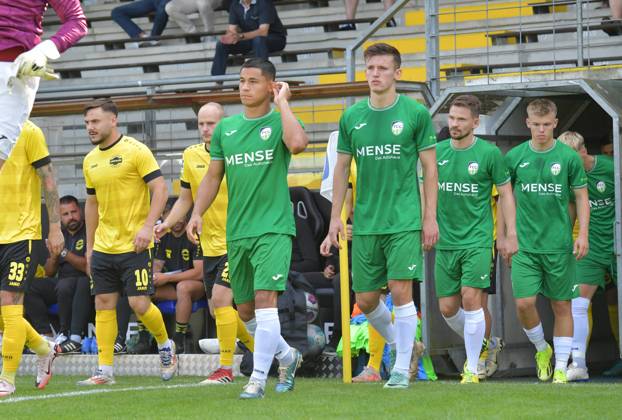 31 08 2024, GER, Soccer, Regionalliga West, Season 2024 2025, 06 Matchday, Ohlendorf Stadion im Heidewald, Gütersloh FC Gütersloh SV Eintracht Hohkeppel 3 0 Allan Firmino Dantas, Aleksandar Kandic, Kevin Freiberger and Erik Lanfer all FC Gütersloh, v L , action, single image, cross, facial expressions, gestures