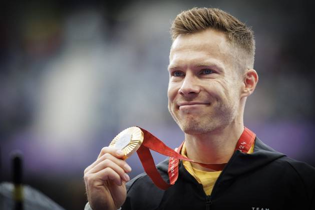 Paris 2024, Paralympics, Weitsprung, Männer, Markus Rehm während der Siegerehrung