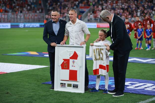 Croatia v Poland - UEFA Nations League 2024 25 League A Group A1 OSIJEK, CROATIA - SEPTEMBER 8: Player of Croatia Domagoj Vida says goodbye to the Croatian National Football Team before the start of the UEFA Nations League 2024 25 League A Group A1 match between Croatia and Poland at on September 8, 2024 in Osijek, Croatia. DavorxJavorovicj Pixsell