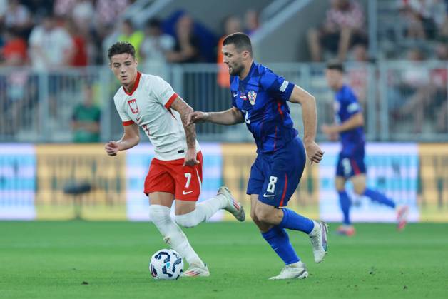 Croatia v Poland - UEFA Nations League 2024 25 League A Group A1 OSIJEK, CROATIA - SEPTEMBER 8: Player of Poland Kacper Urbanski and player of Croatia Mateo Kovacic fight for a ball during the UEFA Nations League 2024 25 League A Group A1 match between Croatia and Poland at on September 8, 2024 in Osijek, Croatia. DavorxJavorovicj Pixsell