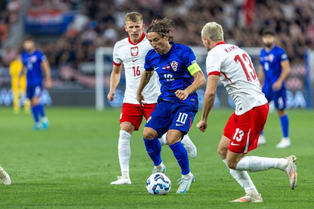 Croatia v Poland - UEFA Nations League 2024 25 League A Group A1 OSIJEK, CROATIA - SEPTEMBER 8: Players of Poland Mateusz Bogusz (L) and Jakub Kaminski (R) try to stop player of Croatia Luka Modric (C) during the UEFA Nations League 2024 25 League A Group A1 match between Croatia and Poland at on September 8, 2024 in Osijek, Croatia. BornaxJaksic Pixsell