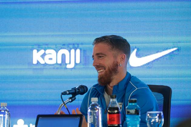 San Lorenzo Unveils New Signing Iker Muniain Iker Muniain gestures as he is unveiled at Estadio Pedro Bidegain in Buenos Aires, Argentina, on September 9, 2024. Ciudad Autonoma de Buenos Aires Argentina Copyright: xDaianaxPanzax originalFilename:panza-notitle240909_npVXk