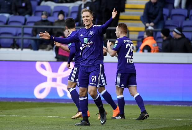 RSC Anderlecht v Mouscron : Jupiler Pro League BRUSSELS, BELGIUM - FEBRUARY 25 : Lukasz Teodorczyk forward of RSC Anderlecht celebrates with teammates after scoring during the Jupiler Pro League match between RSC Anderlecht and Excelsior Mouscron at the Constant Vanden Stock stadium on February 25, 2018 in Brussels, Belgium, 25 02 2018 Brussels Belgium Copyright: xPhilippexCrochetx 10696969-137