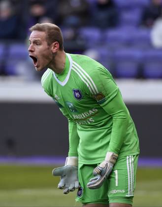 RSC Anderlecht v Mouscron : Jupiler Pro League BRUSSELS, BELGIUM - FEBRUARY 25 : Matz Sels goalkeeper of RSC Anderlecht disappointed during the Jupiler Pro League match between RSC Anderlecht and Excelsior Mouscron at the Constant Vanden Stock stadium on February 25, 2018 in Brussels, Belgium, 25 02 2018 Brussels Belgium Copyright: xPhilippexCrochetx 10696969-244