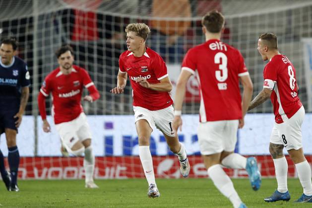 ALKMAAR - (l-r) Sven Mijnans of AZ Alkmaar, Wouter Goes of AZ Alkmaar, Jordy Clasie of AZ Alkmaar celebrate the 1-0 during the Dutch Eredivisie match between AZ Alkmaar and sc Heerenveen at AFAS stadium on Sept. 14, 2024 in Alkmaar, Netherlands. ANP BART STOUTJESDIJK Dutch Eredivisie 2024 25 xVIxANPxSportx xxANPxIVx 508456435 originalFilename: 508456435