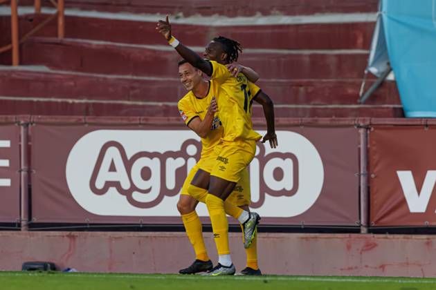 Chico Banza seen celebrating after scoring goal during Liga Portugal 2 game between teams of SCU Torreense and Portimonense SC (Maciej Rogowski) Torres Vedras Estadio Manuel Marques Portugal Copyright: xMaciejxRogowskix torreenseportimonensefull-110