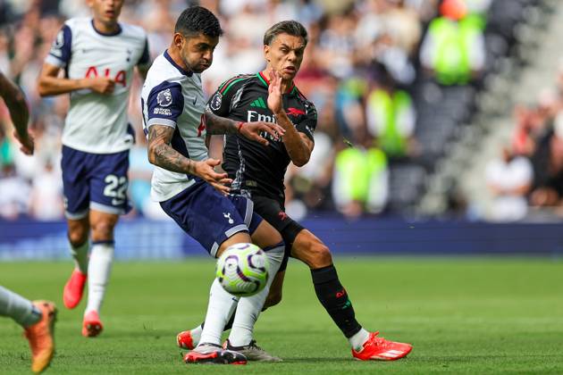 Tottenham Hotspur v Arsenal Premier League 15 09 2024. Leandro Trossard (19) of Arsenal during the Premier League match between Tottenham Hotspur and Arsenal at Tottenham Hotspur Stadium, London, United Kingdom on 15 September 2024. Editorial use only DataCo restrictions apply See www.football-dataco.com , Copyright: xNigelxKeenex PSI-20398-0058