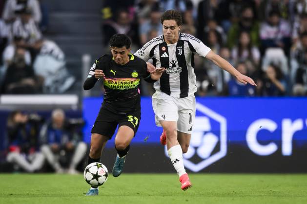 Juventus FC v PSV Eindhoven - UEFA Champions League Richard Ledezma of PSV Eindhoven comeptes for the ball with Kenan Yildiz of Juventus FC during the UEFA Champions League football match between Juventus FC and PSV Eindhoven. Turin Italy Copyright: xNicolòxCampox