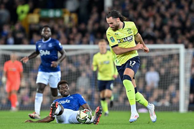Carabao Cup Everton v Southampton Ben Brereton Diaz of Southampton rides Tim Iroegbunam of Everton challenge during the Carabao Cup match Everton vs Southampton at Goodison Park, Liverpool, United Kingdom, 17th September 2024 (Photo by Cody Froggatt News Images) Liverpool Goodison Park Merseyside United Kingdom Copyright: xCodyxFroggatt NewsxImagesx