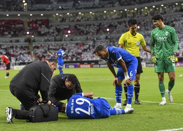 AFC CHAMPIONS LEAGUE ELITE, AL RAYYAN FC V AL-HILAL SFC Salem Al Dawsari ( 29) of Al-Hilal SFC is injured during the AFC Champions League elite west football match between Qatar s Al Rayyan SC and Saudi Arabia s Al-Hilal SFC at Ahmad Bin Ali Stadium in Al Rayyan, Qatar on September 17, 2024. DOHA Qatar Copyright: xNOUSHADx