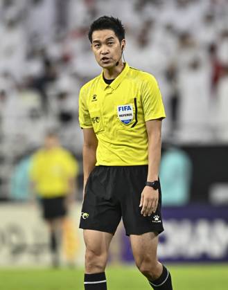 AFC CHAMPIONS LEAGUE ELITE, AL RAYYAN FC V AL-HILAL SFC Referee Kim Jong-hyeok of South Korea reacts during the AFC Champions League elite west football match between Qatar s Al Rayyan SC and Saudi Arabia s Al-Hilal SFC at Ahmad Bin Ali Stadium in Al Rayyan, Qatar on September 17, 2024. DOHA Qatar Copyright: xNOUSHADx