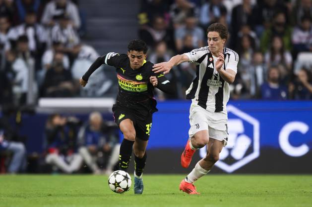 Juventus FC v PSV Eindhoven - UEFA Champions League Richard Ledezma of PSV Eindhoven competes for the ball with Kenan Yildiz of Juventus FC during the UEFA Champions League football match between Juventus FC and PSV Eindhoven. Turin Italy Copyright: xNicolòxCampox