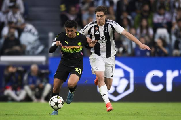 Juventus FC v PSV Eindhoven - UEFA Champions League Richard Ledezma of PSV Eindhoven comeptes for the ball with Kenan Yildiz of Juventus FC during the UEFA Champions League football match between Juventus FC and PSV Eindhoven. Turin Italy Copyright: xNicolòxCampox